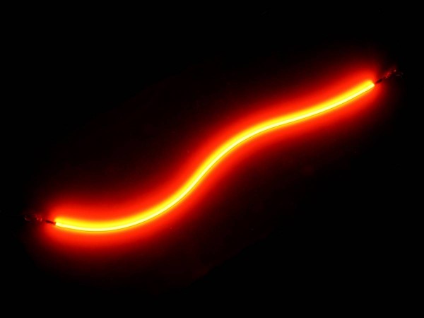 Neon Röhre für Cirqus Voltaire, rot